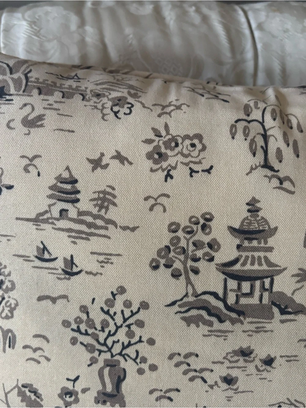 Vtg 2 Chinoiserie Floral Accent Pillows Set Platinum Collection USA Made 15”x16”